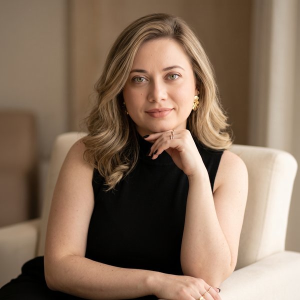 Jessica, designer e especialista em IA criativa